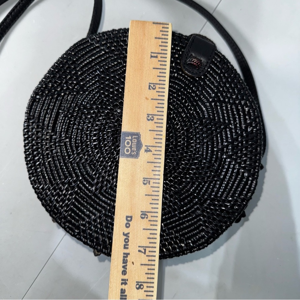 Round Woven Rattan Black Crossbody Purse Canteen Snap Closure Vintage Lined - Picture 3 of 7